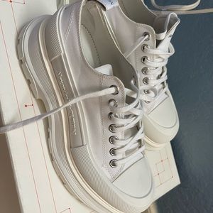 ALEXANDER MCQUEEN tread slick sneaker